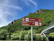 Wegbeschilderung in Südtirol