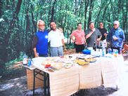 Andi as tour guide with Eurobike guests at a picnic during the bike tour