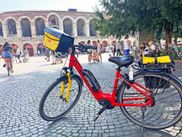 Eurobike e-bike rental in front of the Arena in Verona