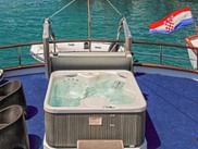 Whirlpool am Sonnendeck der MS Azimut
