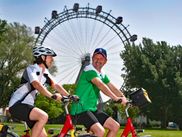 Radfahrer vor Wiener Riesenrad