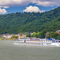 Die MS Olympia am Rhein