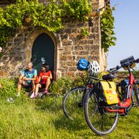 Cycle break near Deidesheim at an old tower between the vineyards