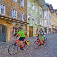 Cyclists in the city centre of Bad Tölz