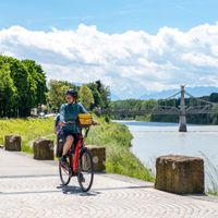 Cycle path in Oberndorf along the Salzach