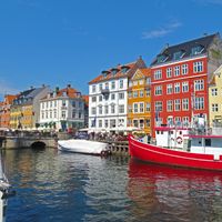 Boote und bunte Häuser im Nyhavn in Kopenhagen