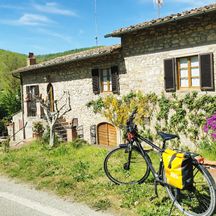 Country house in Tuscany with a bicycle