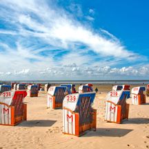 Strandkörbe am Strand von Cuxhaven