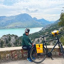 Valerian with his bike in front of Cuber Reservoir