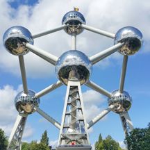 Modell aus neun Atomen in Brüssel