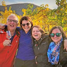 Betriebsausflug Wachau 2019 Kollegen in den Weinbergen