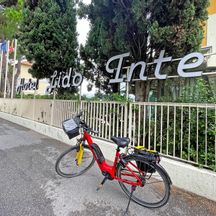 Eurobike E-Bike in front of the Hotel Lido International at Lake Garda