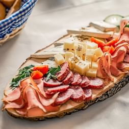 Jause mit regionalen Produkten im Hotel Föhrenhof