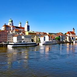 Sicht auf Passau von der Donau