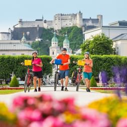 Cycle break in the Mirabell Garden in Salzburg