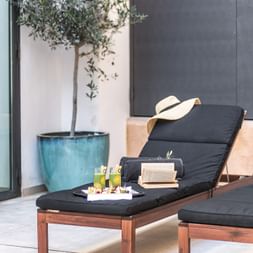 Sunbathing area at the Hotel Mostatxins in Alcudia
