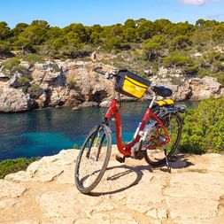Bicycle at the viewpoint in Cala Pi