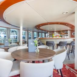 MS Lisabelle Lounge with bar