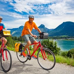 Wolfgangsee cyclists