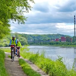Bike path along the Elbe in Melnik