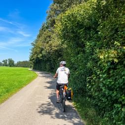 Radfahrer am Radweg