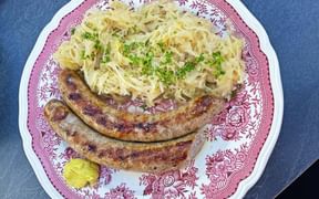 Roast sausages with sauerkraut
