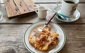 Kulinarik Foto mit Kaffee und Mehlspeise