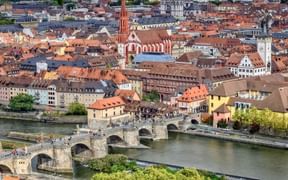 Die alte Mainbrücke in Würzburg