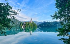Insel mit Kirche in der Gemeinde Bled in Slowenien