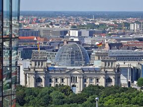 Blick auf den Reichspalast in Berlin