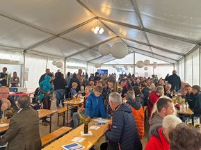 Rund 400 Gäste kamen zum Eurobike Radler-Frühschoppen in Obertrum
