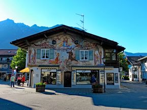 Haus in Garmisch Partenkirchen mit bayerischer Wandbemalung