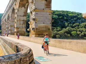 Radfahrer auf der Pont du Gard