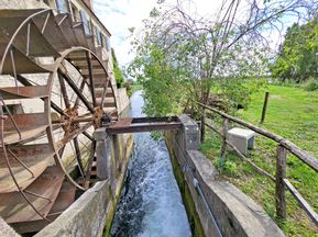 Mill wheel on the wine route