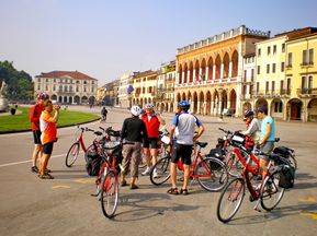 Gruppe von Radfahrern in Padua