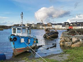 Alte Fischerboote in Galway