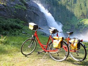 Zwei Eurobike-Räder vor den Krimmler Wasserfällen
