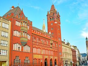 Das reich geschmückte Rathaus in Basel