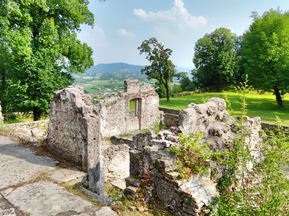 Alte Burgmauern in Venzone