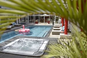 Hotel Plaza Poolbereich