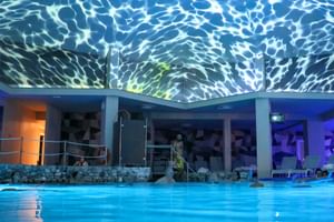 Innenpool Hotel Plaza