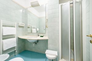 hotel cisterna bathroom