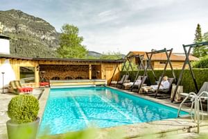 Spa-Außenbereich - Freibad mit Hängeliegen