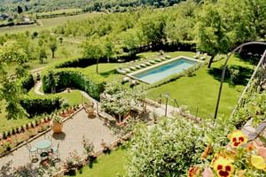 Garden with pool at Hotel Palazzo Squarcialupi