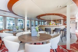 MS Lisabelle Lounge with bar