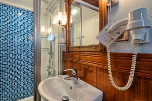 Admiral bathroom
