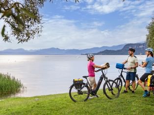 Group cycling break in Bardolino