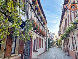 Eine der Gassen von Neustadt an der Weinstraße