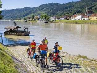 A group of cyclists leaving the cycle ferry at Engelhartszell on the Danube