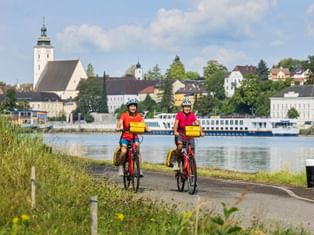 Two cyclists on the cycle path along the Danube near Grein